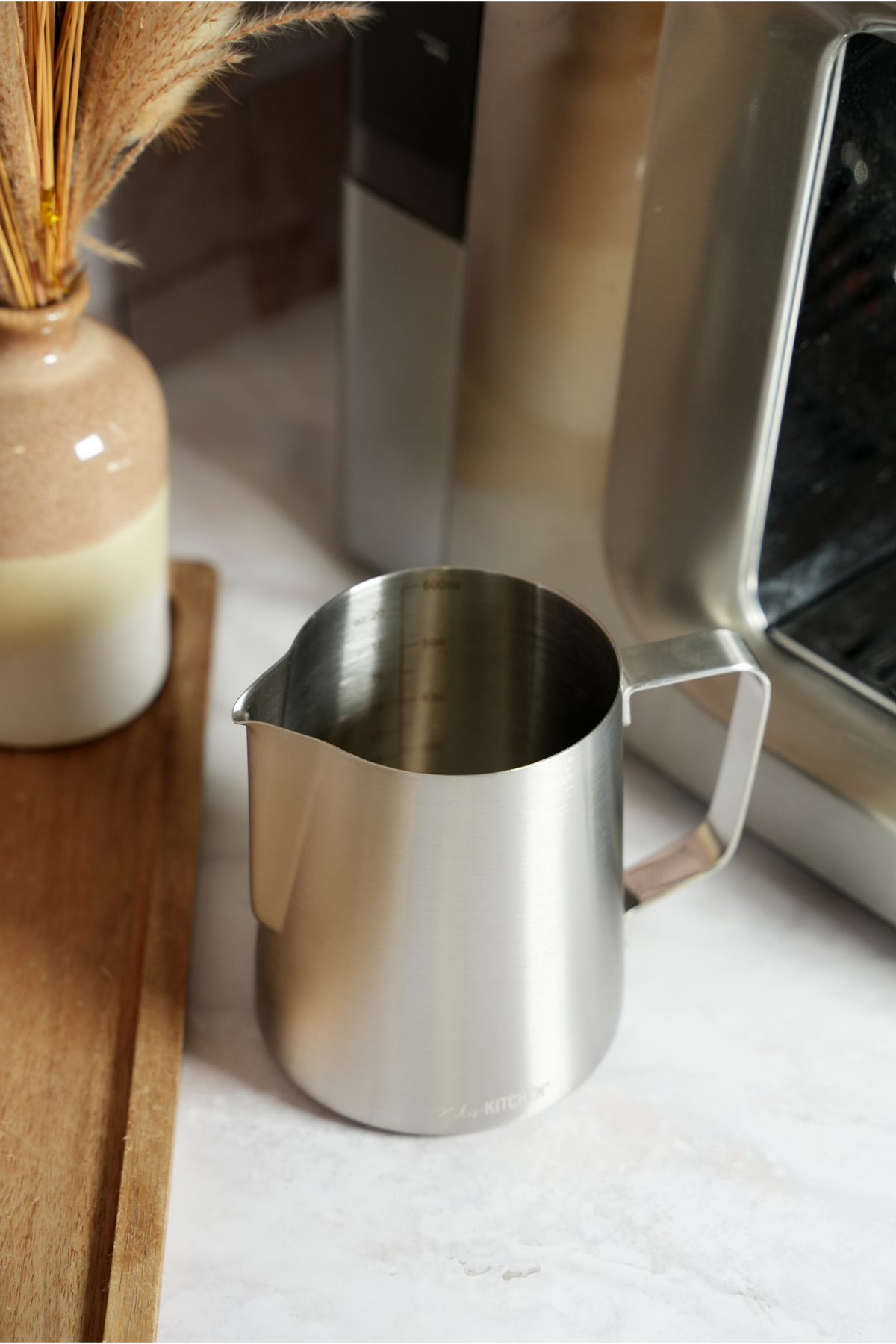 Kikis Barista Milchkännchen 600ml - Edelstahl - von Kikis Kitchen - Nur €9.90! Bestelle jetzt Kikis Kitchen