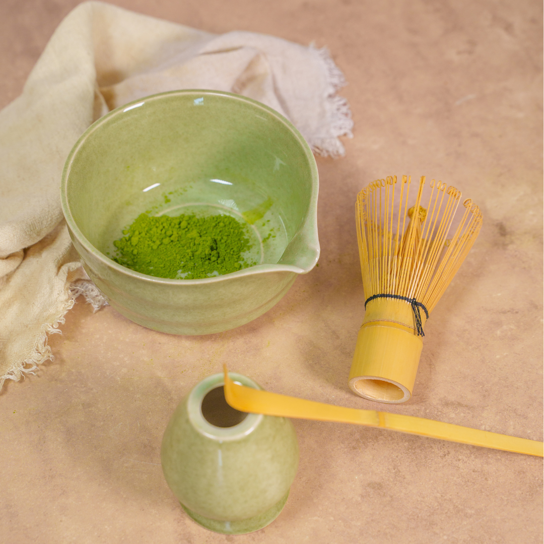 Kikis Matcha Set - Matcha-Besen, Schale, Halter und Löffel - von Kikis Kitchen - Nur €24.90! Bestelle jetzt Kikis Kitchen