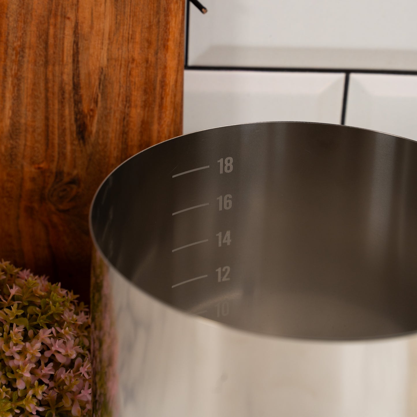 Kikis Tortenring XXL mit zwei Klemmhebel & Skala - Höhe 20cm - von Kikis Kitchen - Nur €35.90! Bestelle jetzt Kikis Kitchen