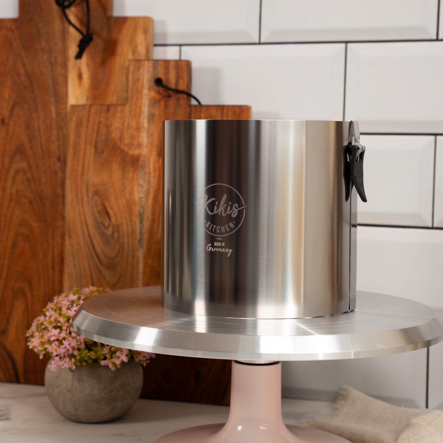 Kikis Tortenring XL mit Klemmhebel & Skala - Höhe 15cm - von Kikis Kitchen - Nur €29.90! Bestelle jetzt Kikis Kitchen