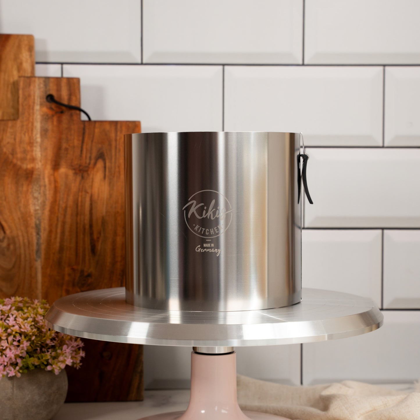 Kikis Tortenring XL mit Klemmhebel & Skala - Höhe 15cm - von Kikis Kitchen - Nur €29.90! Bestelle jetzt Kikis Kitchen