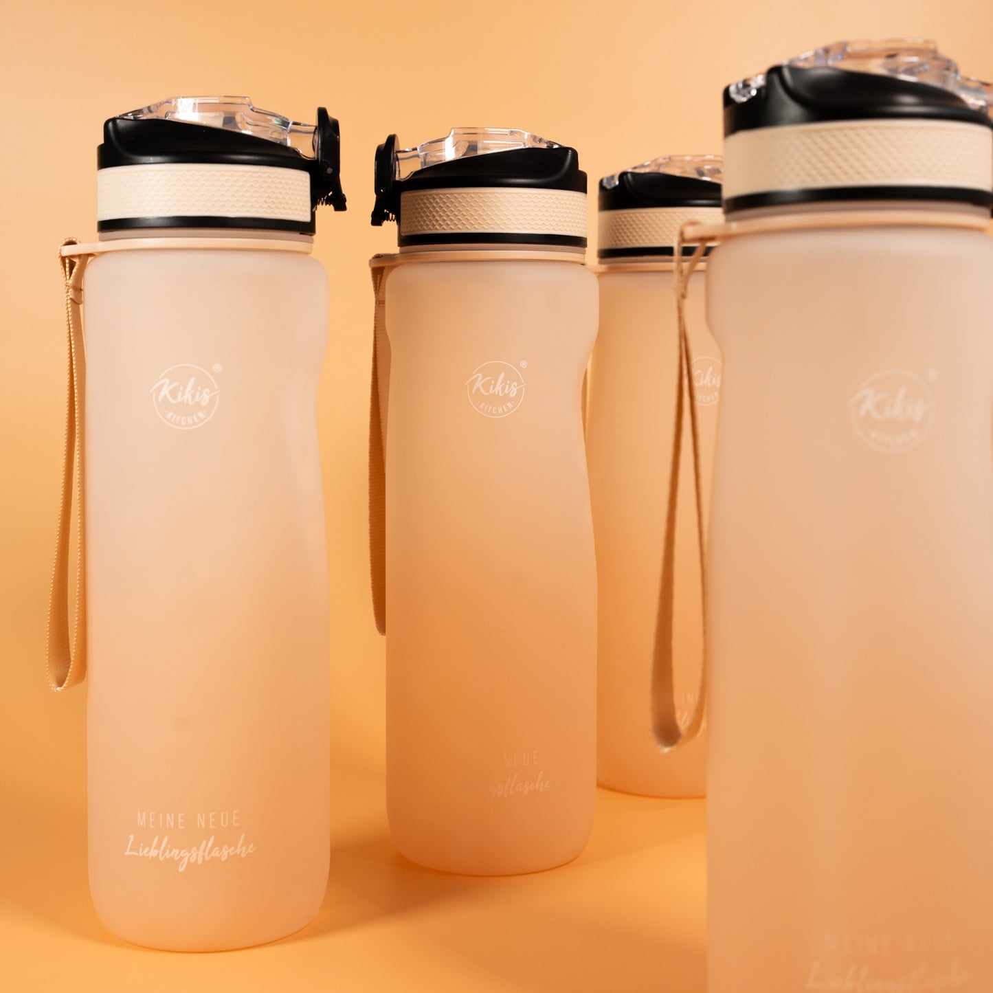 Kikis Tritan-Trinkflasche / Lieblingsflasche 900 ml beige - von Kikis Kitchen - Nur €18.90! Bestelle jetzt Kikis Kitchen