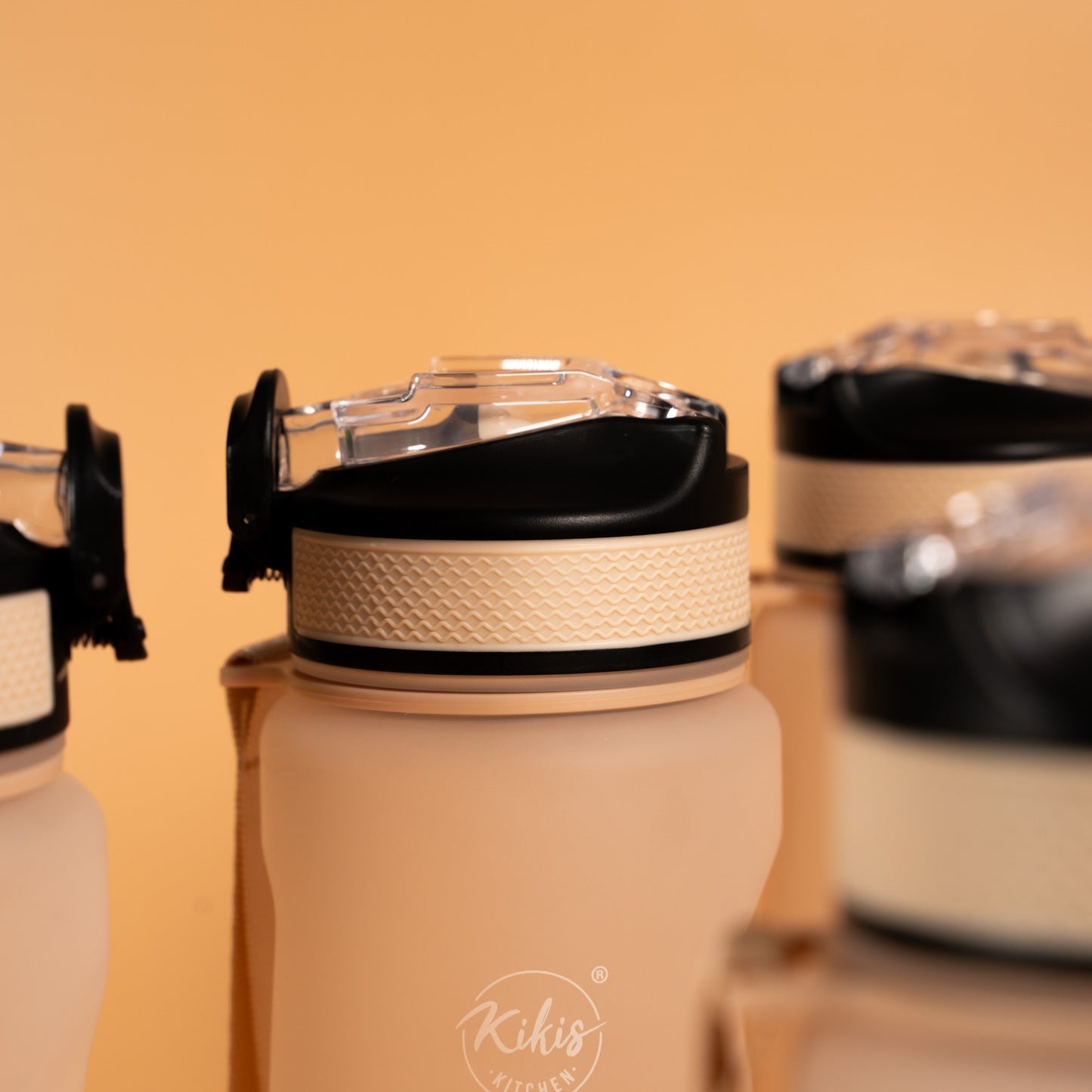 Kikis Tritan-Trinkflasche / Lieblingsflasche 900 ml beige - von Kikis Kitchen - Nur €18.90! Bestelle jetzt Kikis Kitchen