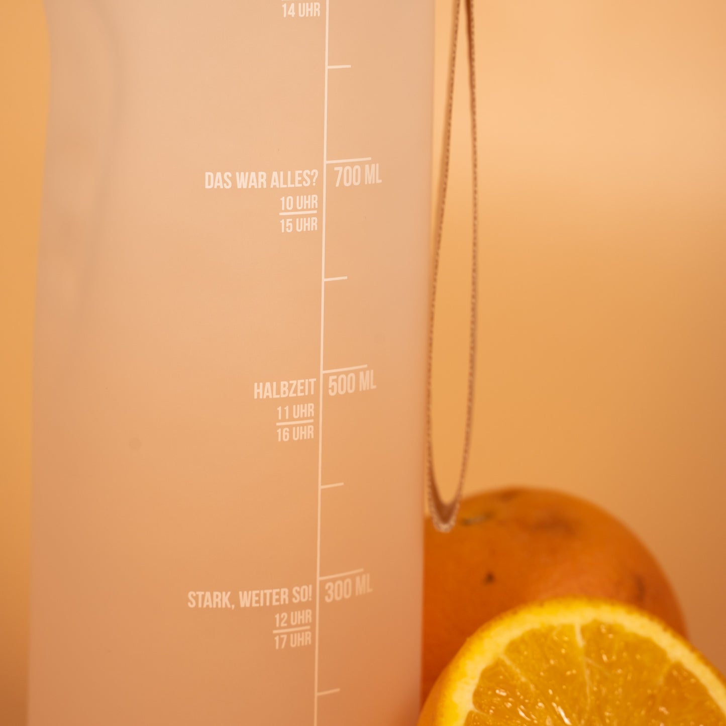 Kikis Tritan-Trinkflasche / Lieblingsflasche 900 ml beige - von Kikis Kitchen - Nur €18.90! Bestelle jetzt Kikis Kitchen