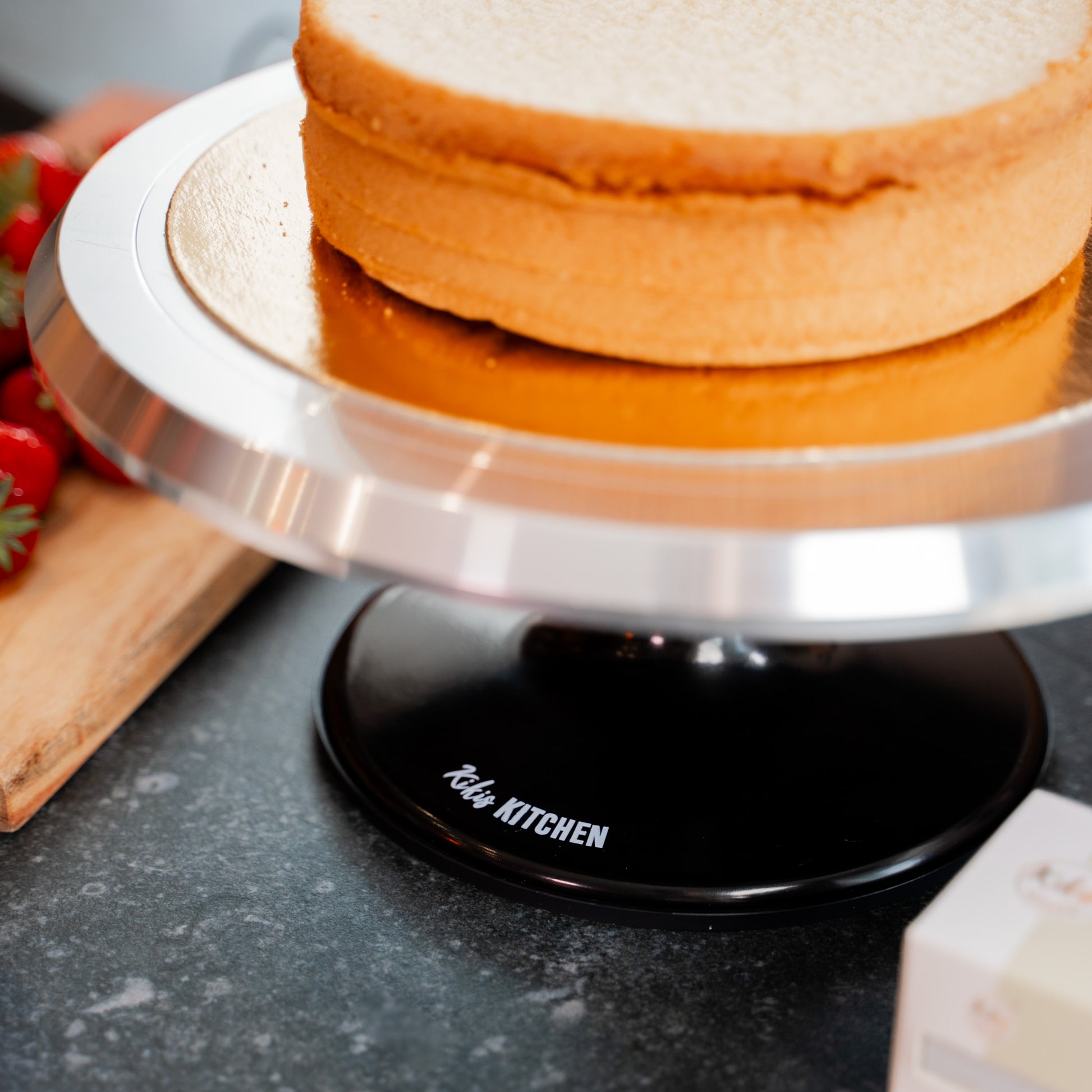 Kikis Drehbare Tortenplatte - SCHWARZ -  von Kikis Kitchen - Nur €39.90! Bestelle jetzt Kikis Kitchen