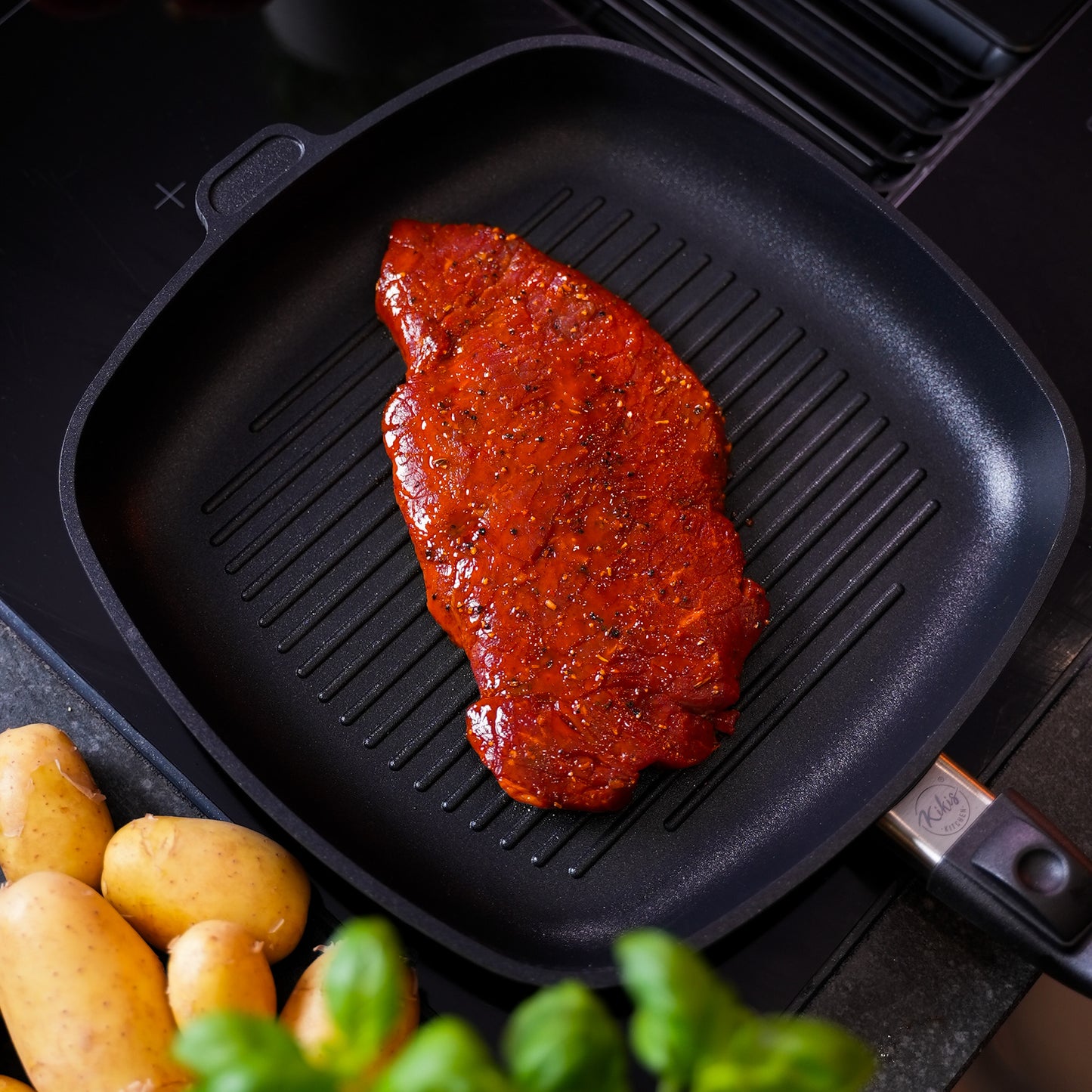 NEU: Kikis Premium Guss-Grillpfanne 28cm x 28cm - von Kikis Kitchen - Nur €84.90! Bestelle jetzt Kikis Kitchen