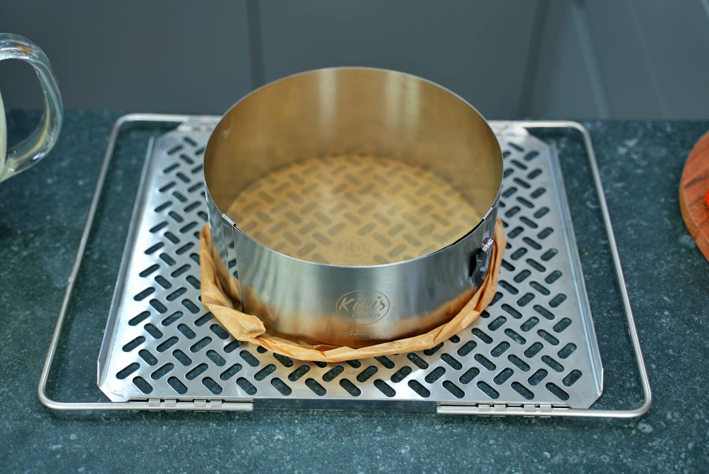 Kikis Edelstahl-Backblech gelocht - verstellbar -  von Kikis Kitchen - Nur €69.90! Bestelle jetzt Kikis Kitchen