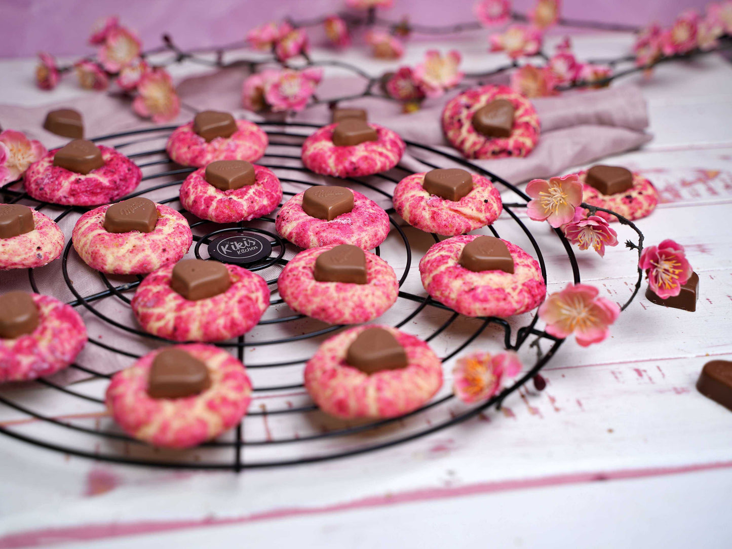 Kikis Auskühlgitter rund - BLACK EDITION - von Kikis Kitchen - Nur €12.90! Bestelle jetzt Kikis Kitchen