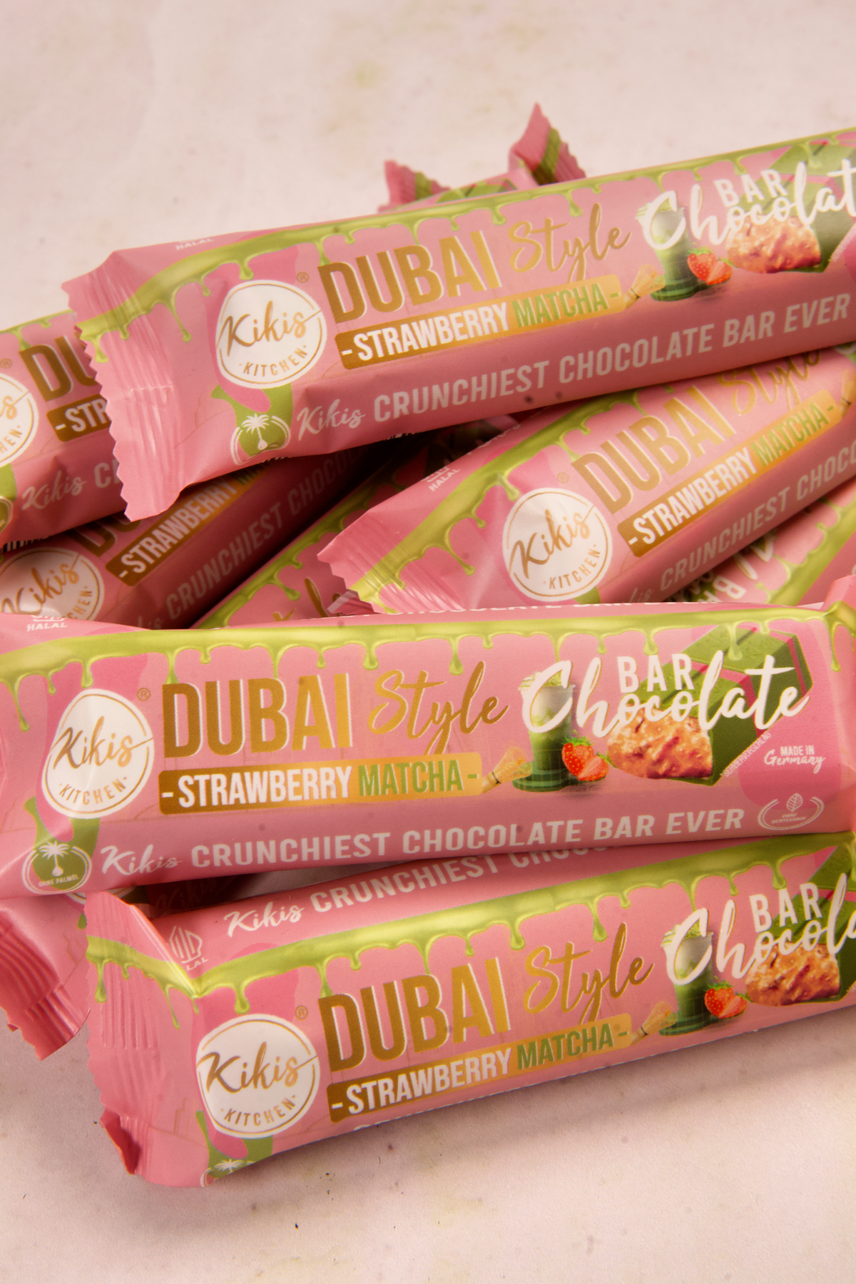 Kikis Dubai Style Bar Chocolate - Strawberry Matcha 🍫 -  von Kikis Kitchen - Nur €2.99! Bestelle jetzt Kikis Kitchen