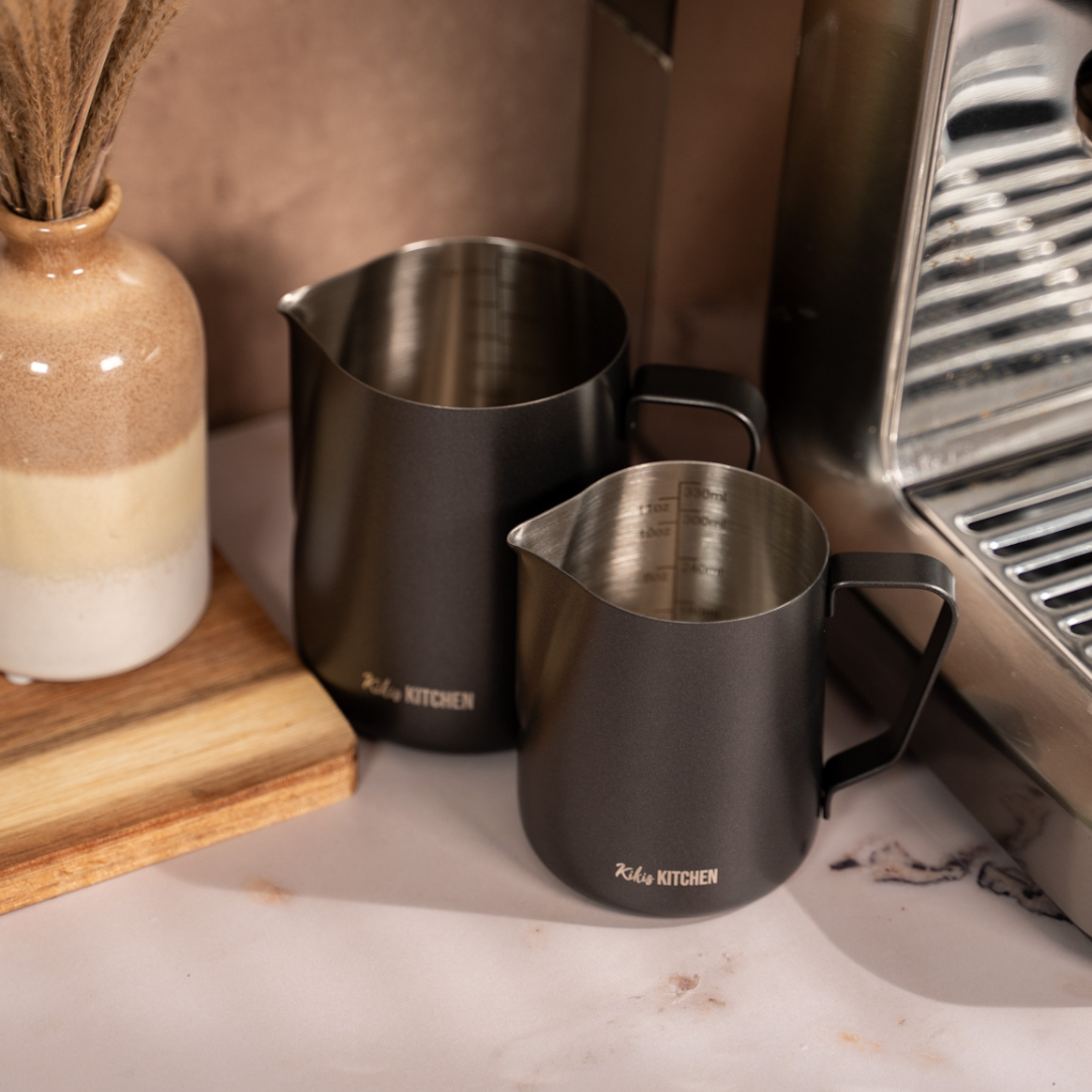 Kikis Barista Milchkännchen 600ml - BLACK -  von Kikis Kitchen - Nur €17.90! Bestelle jetzt Kikis Kitchen
