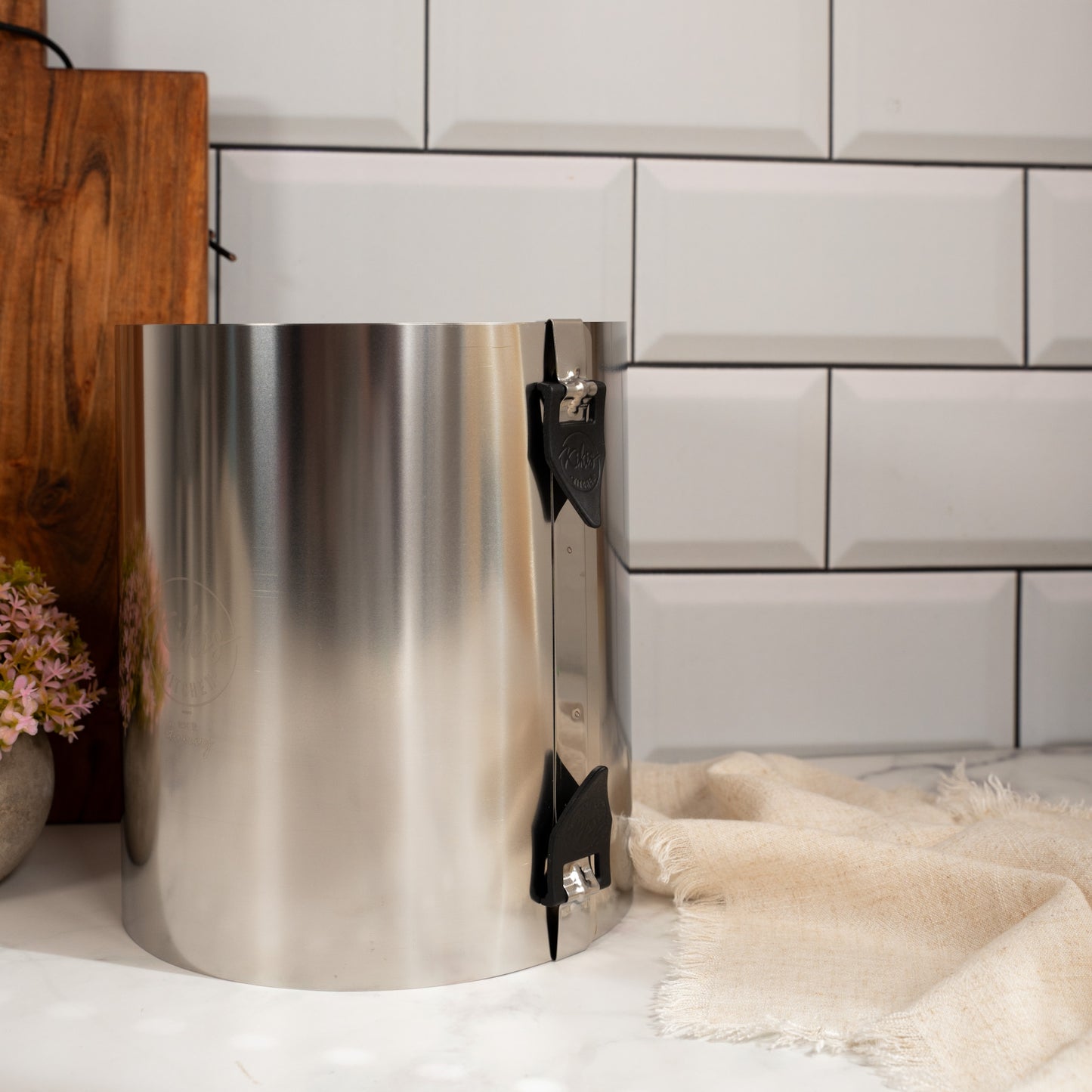 Kikis Tortenring XXL mit zwei Klemmhebel & Skala - Höhe 20cm -  von Kikis Kitchen - Nur €35.90! Bestelle jetzt Kikis Kitchen