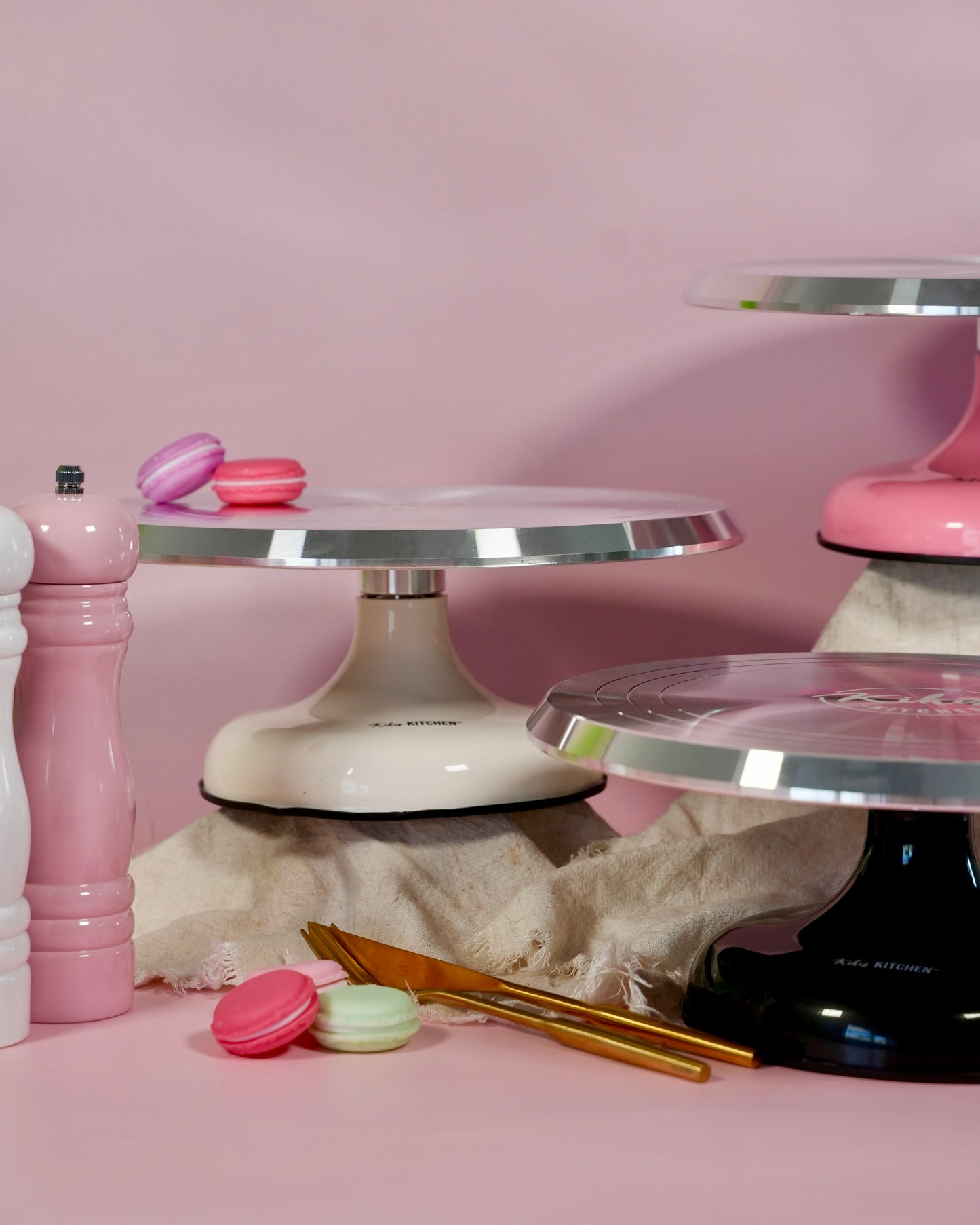 Kikis Drehbare Tortenplatte - SCHWARZ -  von Kikis Kitchen - Nur €29.90! Bestelle jetzt Kikis Kitchen
