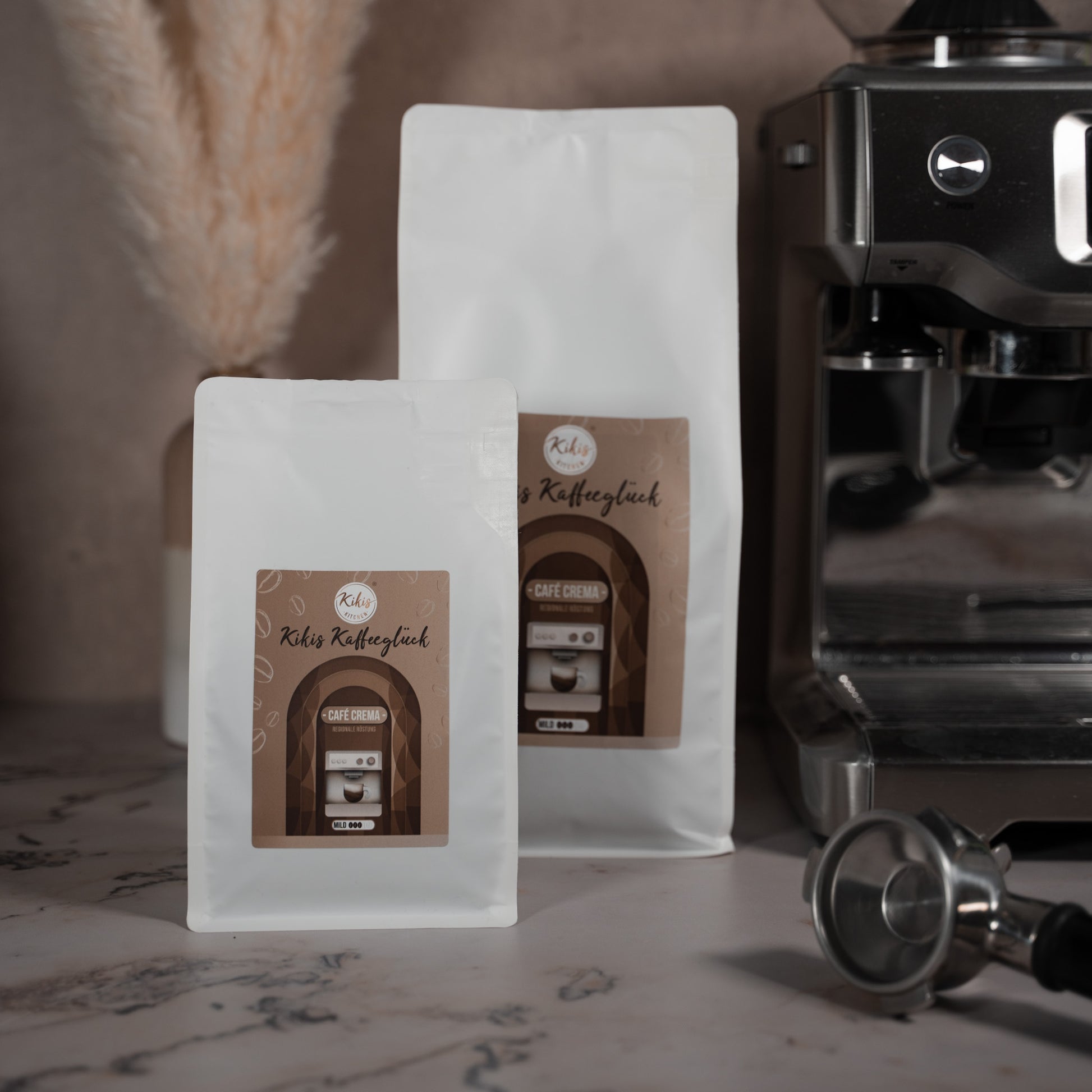 NEU: Kikis Kaffeeglück - Cafe Crema 1000g -  von Kikis Kitchen - Nur €25.90! Bestelle jetzt Kikis Kitchen