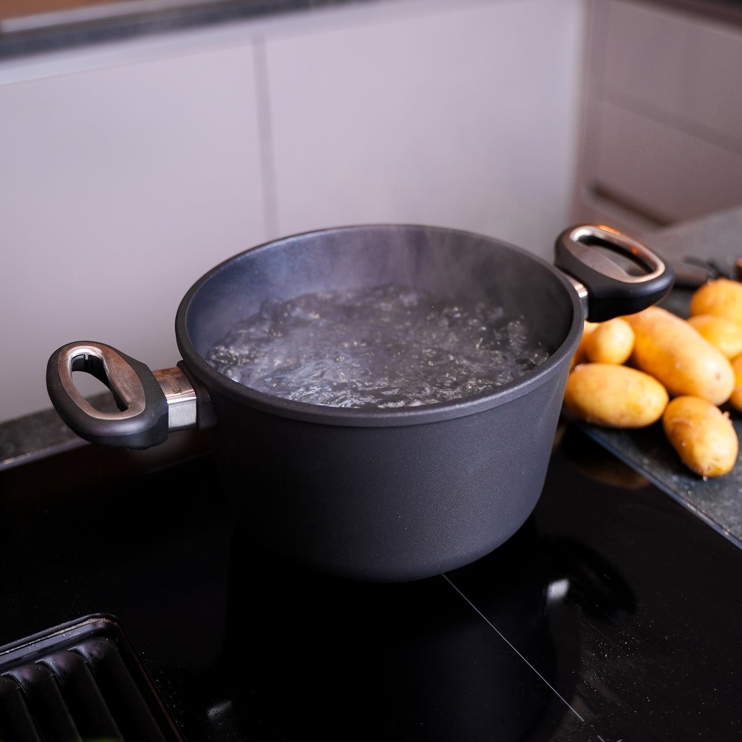 Kikis Premium Guss-Kochtopf 20 cm inkl. Deckel -  von Kikis Kitchen - Nur €91.90! Bestelle jetzt Kikis Kitchen